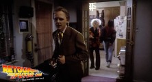 back-to-the-future-2-deleted-scenes-dad-is-home (99k)